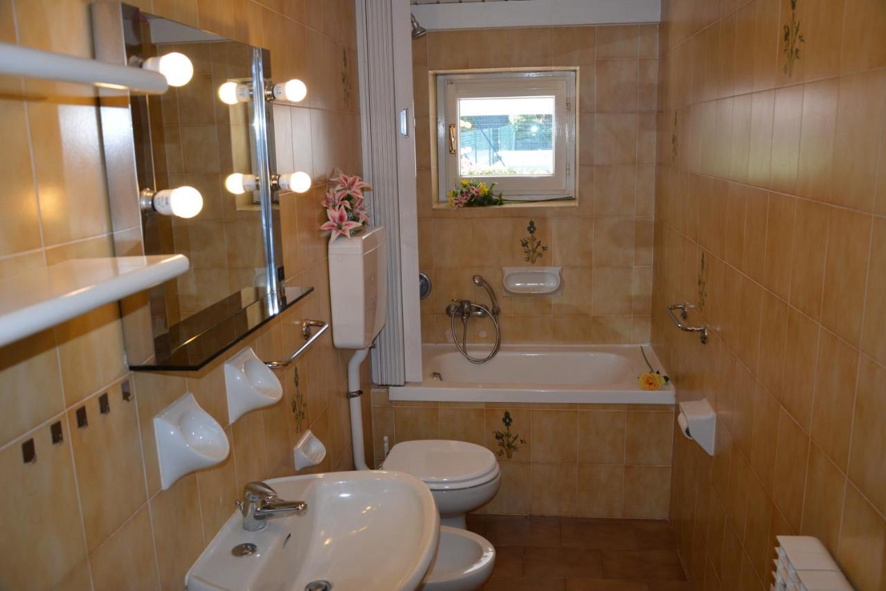Casa Del Sole Aparthotel Colico Luaran gambar